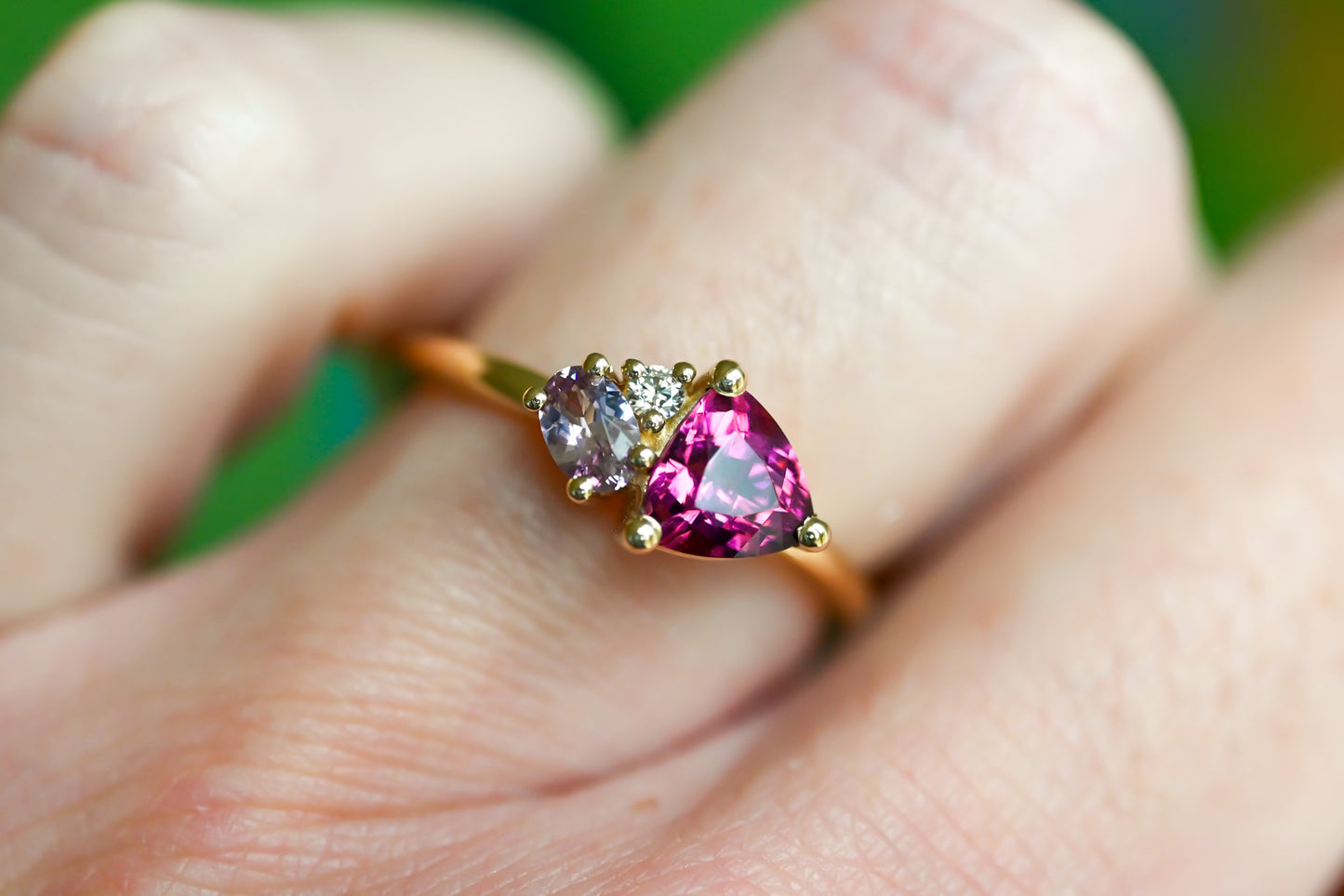Bague trilogie rhodolite, spinelle et diamant