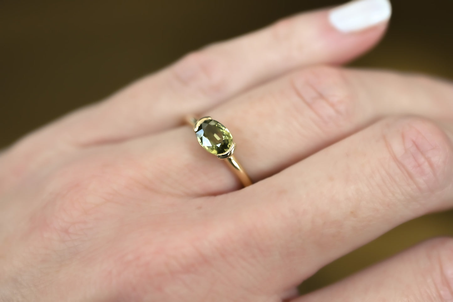 Bague saphir vert ovale semi-clos