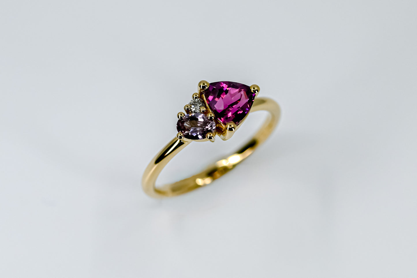 Bague trilogie rhodolite, spinelle et diamant