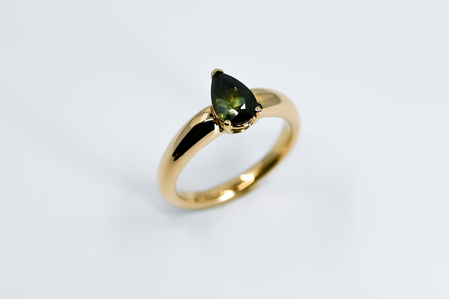 Bague Aurore saphir poire vert forêt