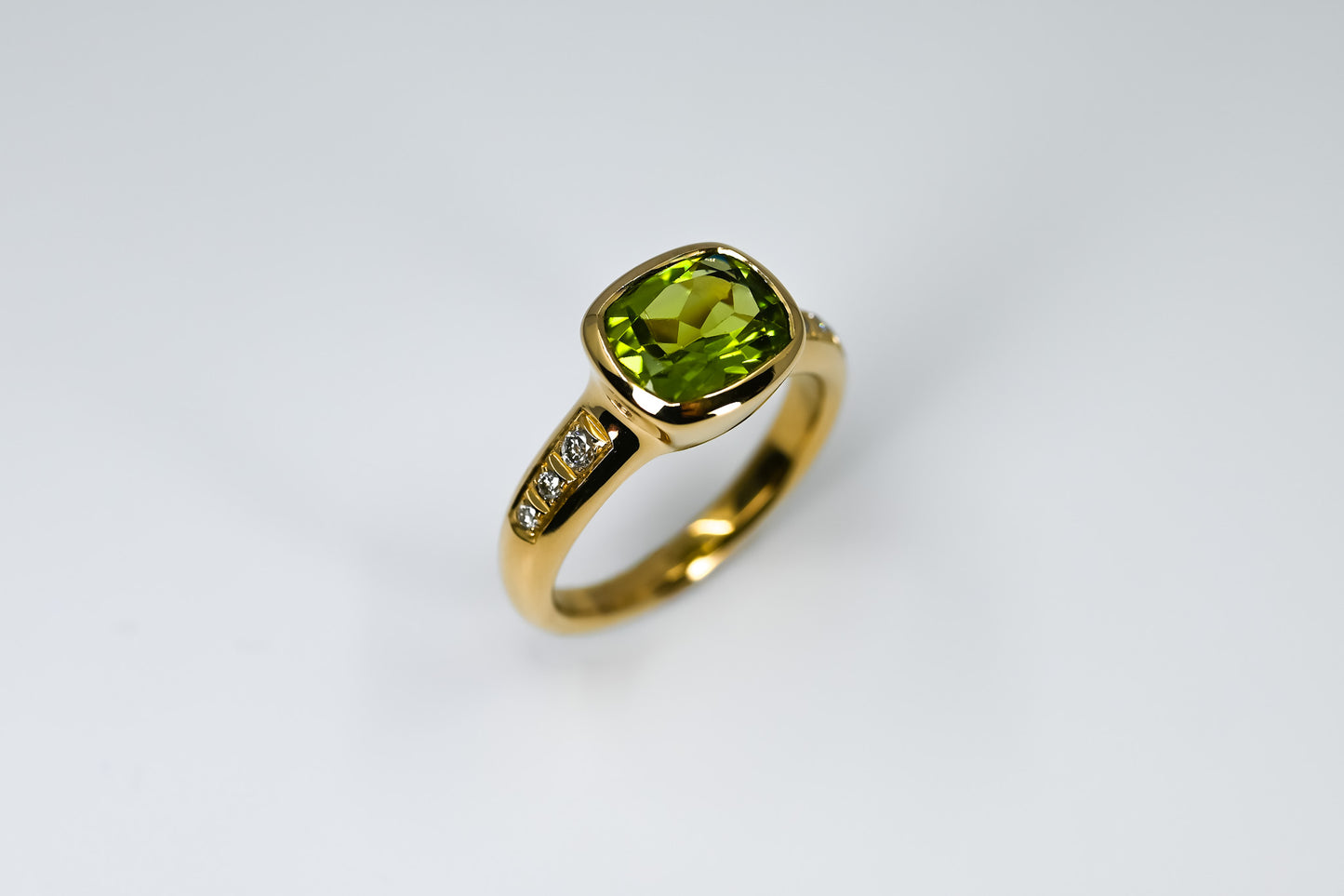 Bague Regio 18k, péridot et diamants