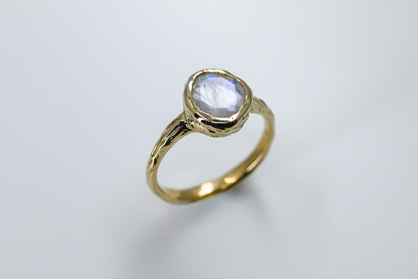 Bague Bosco grosse pierre de lune arc-en-ciel