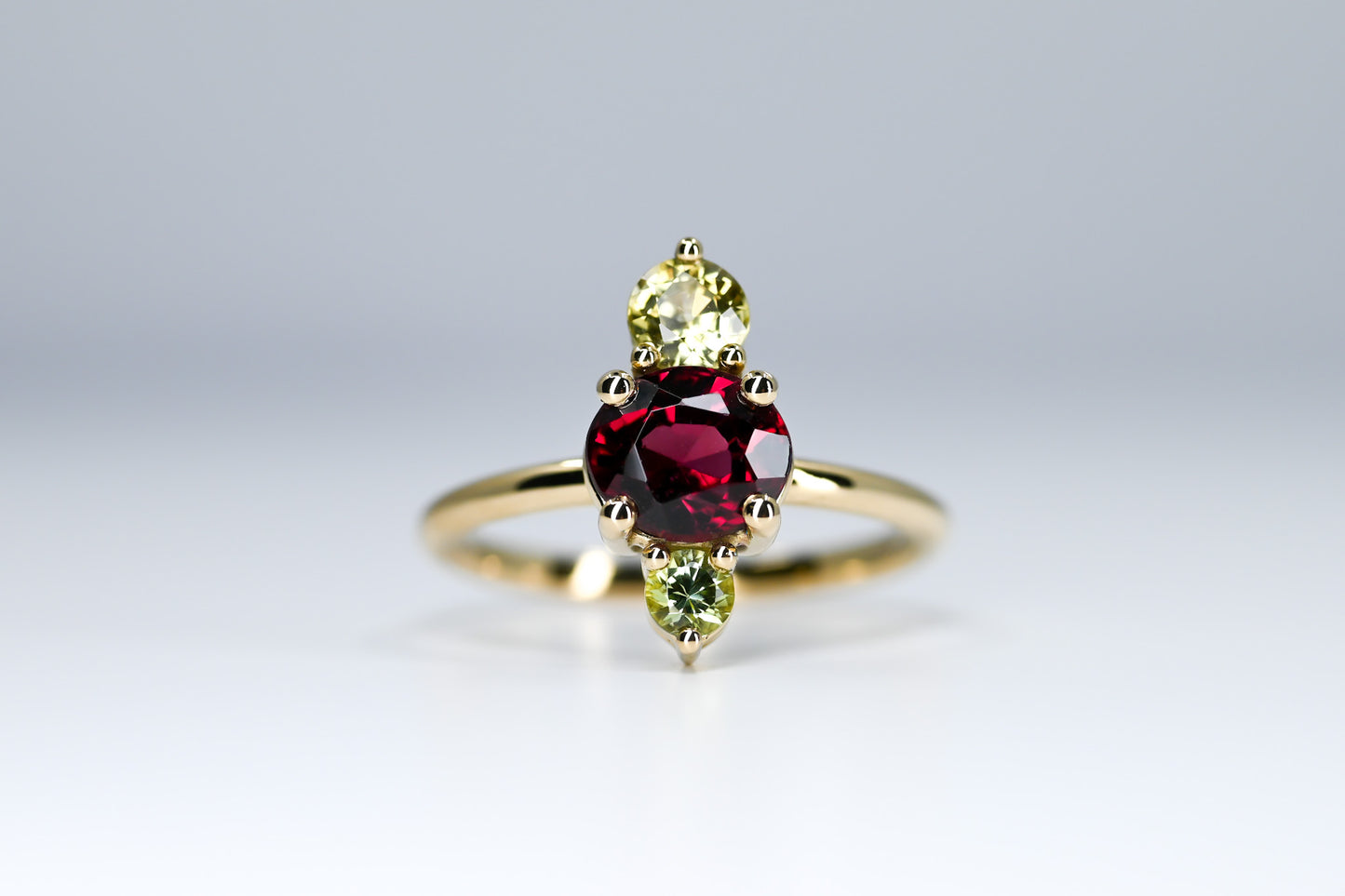 Bague trilogie rhodolite, saphir et tourmaline