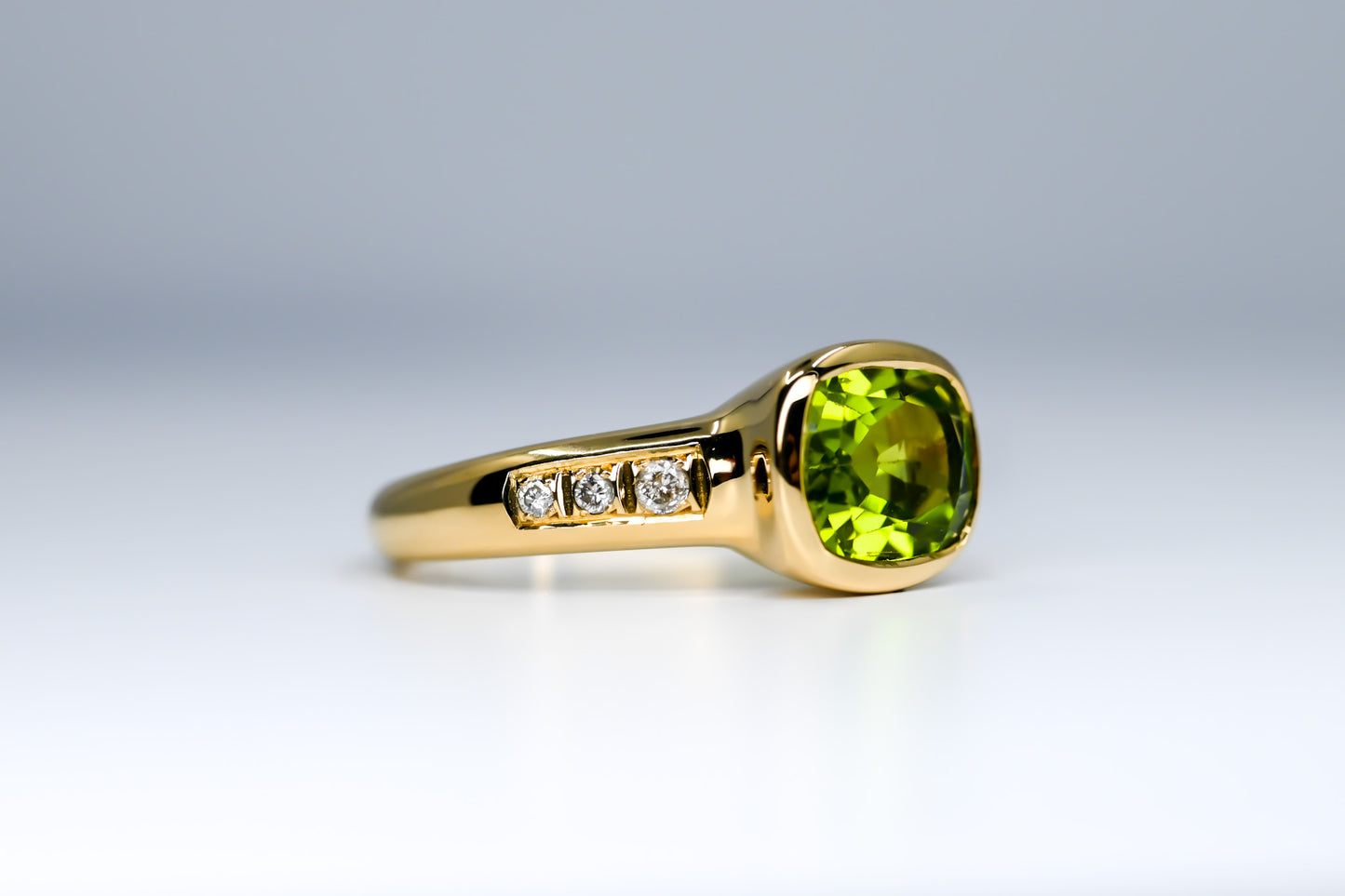 Bague Regio 18k, péridot et diamants