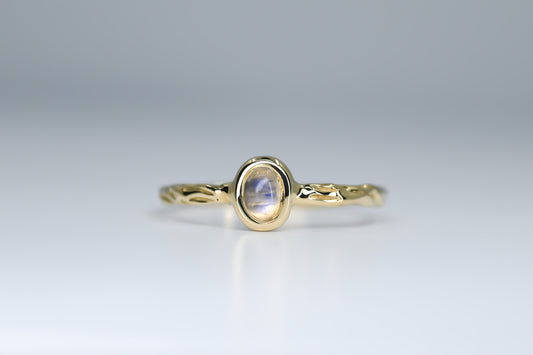 Bague Bosco petite pierre de lune arc-en-ciel