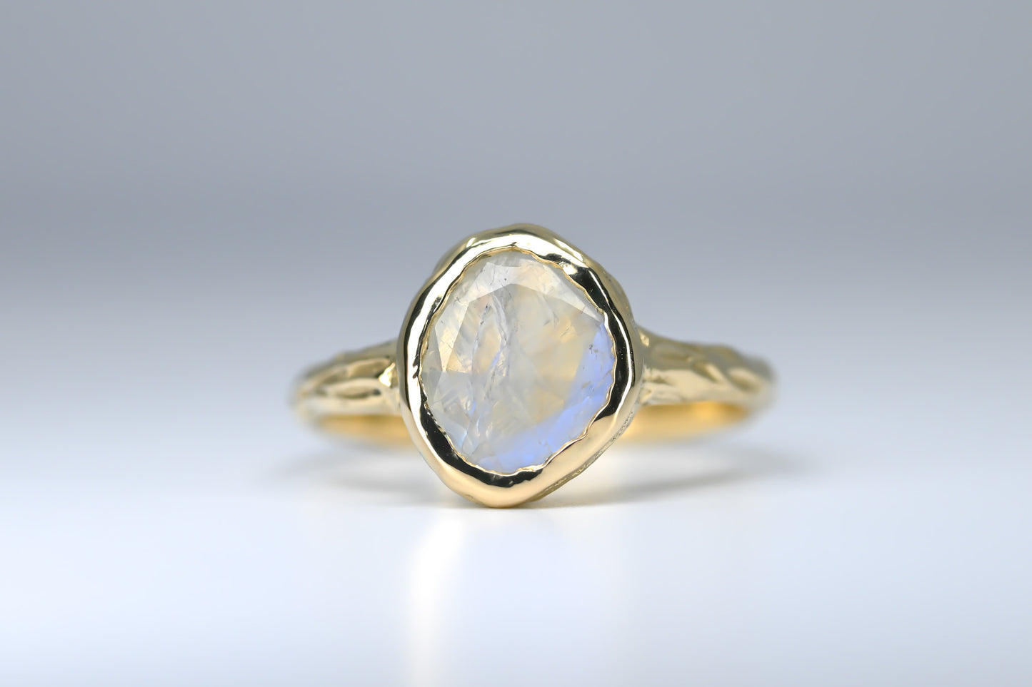 Bague Bosco grosse pierre de lune arc-en-ciel