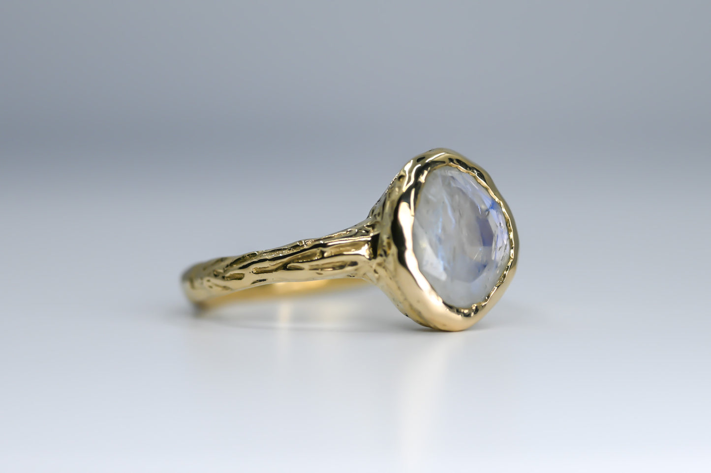 Bague Bosco grosse pierre de lune arc-en-ciel