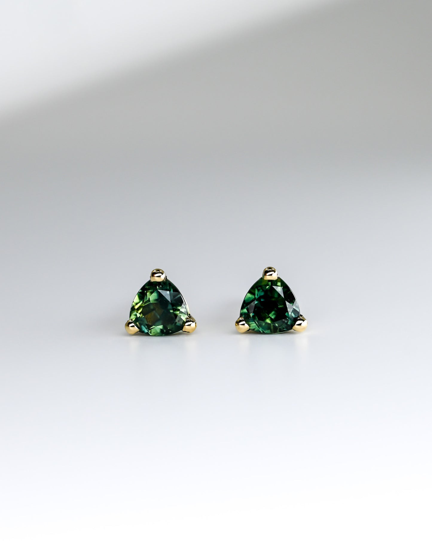 Boucles d'oreilles saphirs Australiens verts forêts