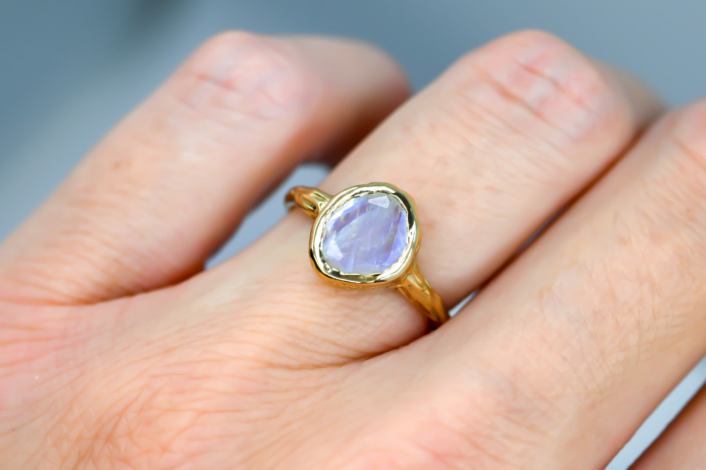 Bague Bosco grosse pierre de lune arc-en-ciel